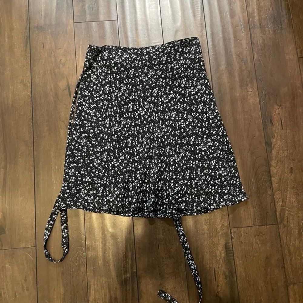 Brandy Melville Blue & Black Floral Wrap Skirt